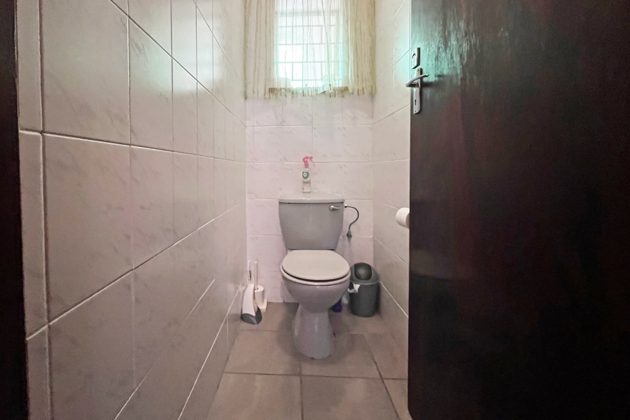 6 Bedroom Property for Sale in Hartenbos Central Western Cape